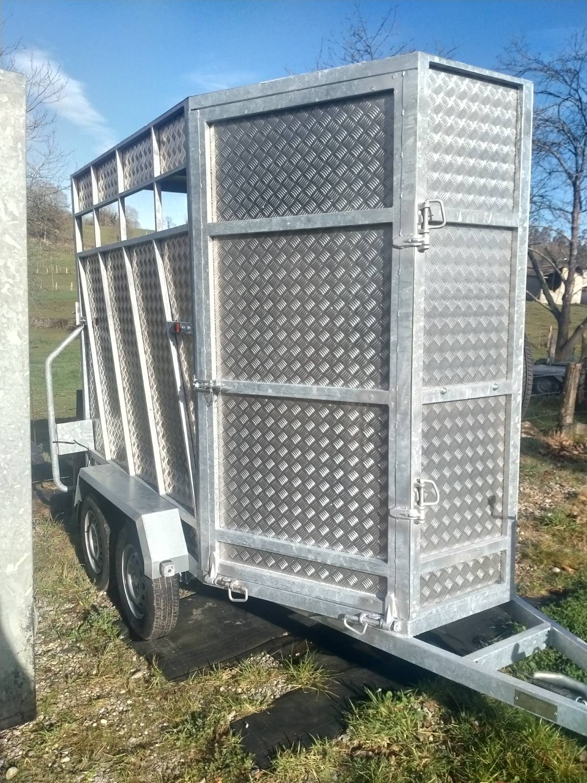 Se venden remolques ganaderos de carga plataformas  - imagen 1